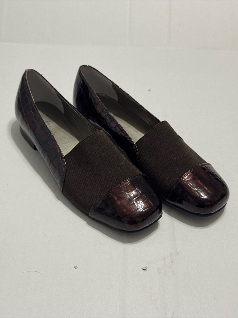 Ros Hommerson Elton Brown Croc Embossed Patent Leather Gored Flats Size 9W